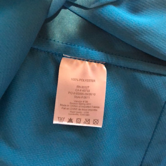 Ladies athletic sleeveless top with water pouches - Picture 4 of 5